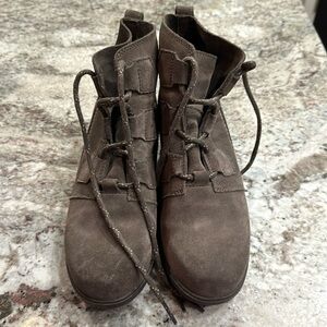 Sorel leather wedge boots.  Worn twice.  Size 8. Gray.